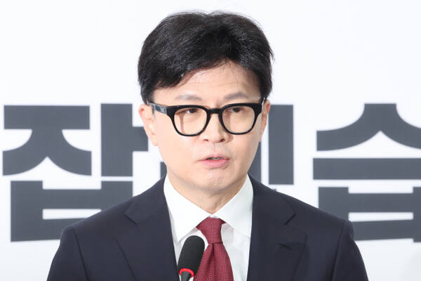 국민의힘 한동훈 대표가 12일 오전 서울 여의도 국회에서 윤석열 대통령 탄핵과 관련한 긴급 기자회견을 하고 있다. 연합뉴스