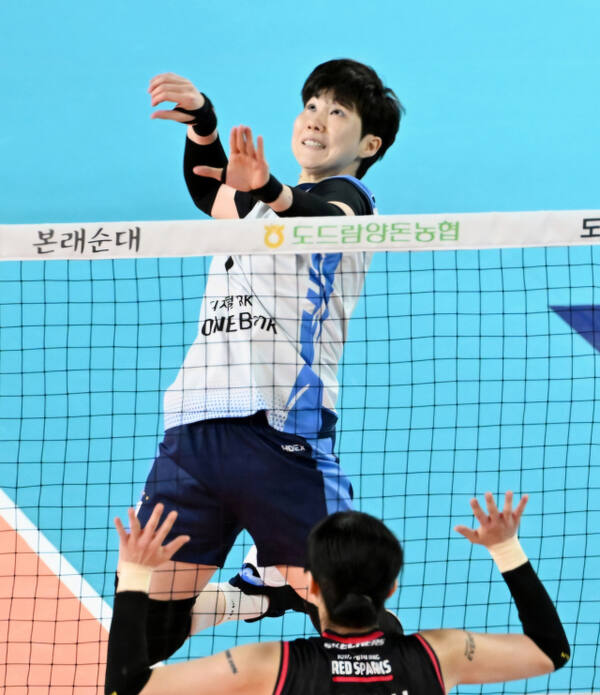 프로배구 여자부 화성 IBK기업은행의 아웃사이드 히터 이소영이 부상에서 돌아와 팀에 힘을 실어줄 전망이다. 한국배구연맹 제공