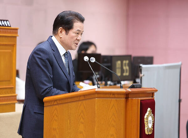 최대호 안양시장이 9일 안양시의회 제299회 임시회에서 시정연설을 하고있다. 안양시 제공