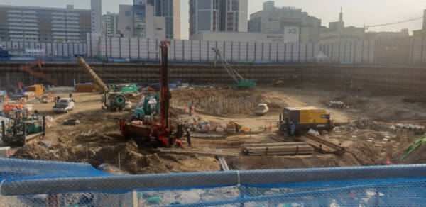 부천공업고등학교에서 '2023년 건설 뉴 마이스터 양성훈련'을 마친 학생들이 현장에 투입된 모습. 부천공업고등학교 제공