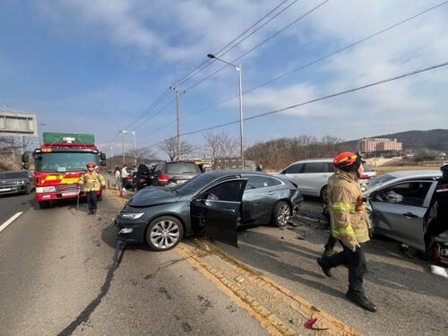 김포 대곶면 약암리 차량 추돌사고 현장. 김포소방서 제공