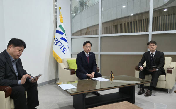 20일 오후석 경기도 행정2부지사가 기자 간담회를 열고 제5차 국가철도망 구축계획과 관련해 질문을 받고 있다. 이진기자