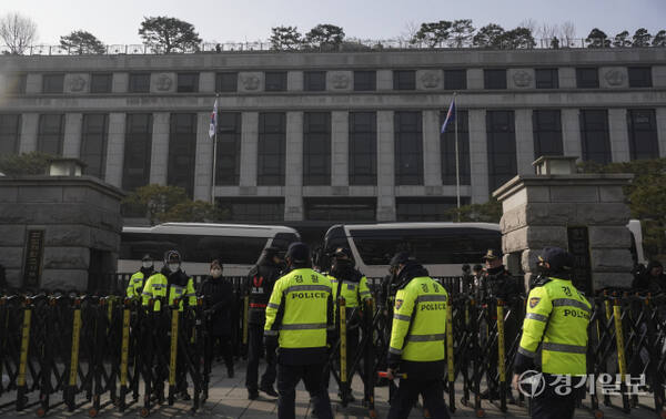 철벽 경계 중인 헌법재판소 [포토뉴스]