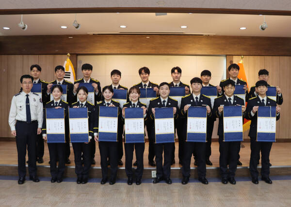 안산소방서는 신임 소방공무원에 대한 임용식 등을 갖고 공직자로서 시민 및 국민에게 봉사할 수 있는 공직자로 성장해 나갈 수 있기를 당부했다. 안산소방서 제공