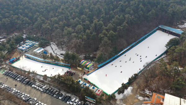 평택 무봉산청소년수련원 눈썰매장(스노우 포레스트) 드론 전경. 무봉산청소년수련원 제공