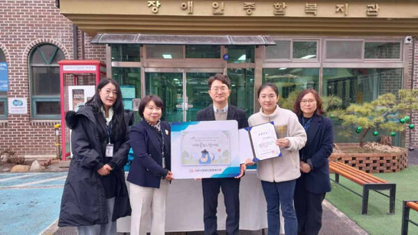 K-water 파주수도지사 직원들은 22일 파주시 내 취약계층에게 지역 농특산품을 전달하는 ‘설맞이 노사공동 사회공헌 활동을 실시 했다. 파주수도지사제공