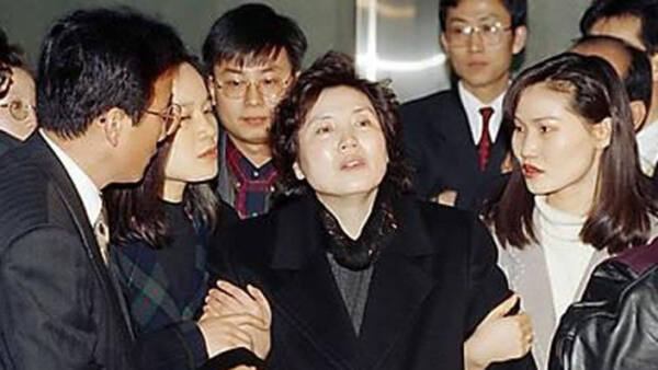 1994년 1월 두 번째 구속되던 당시 장영자씨. 연합뉴스