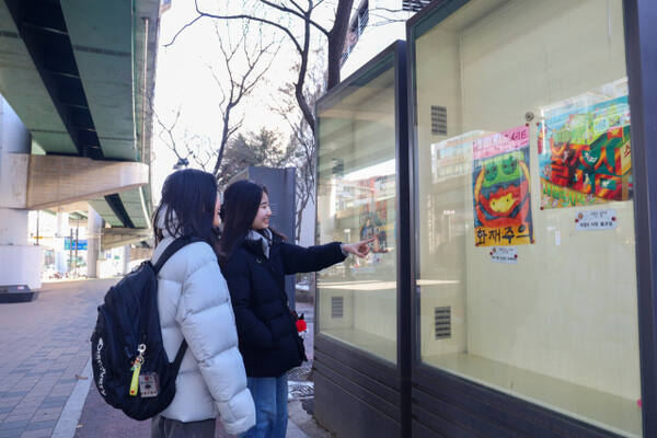 의왕소방서는 오는 21일까지 의왕시 계원대학로 일대에서 어린이 불조심 포스터 전시회를 개최한다.의왕소방서 제공