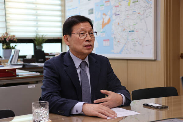 조동암 인천도시공사(iH) 사장이 천원주택에 대해 설명하고 있다. iH 제공