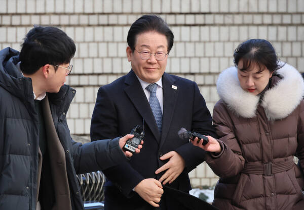 더불어민주당 이재명 대표가 5일 서울고등법원에서 열린 공직선거법 위반 사건 2심 공판에 출석하고 있다. 연합뉴스