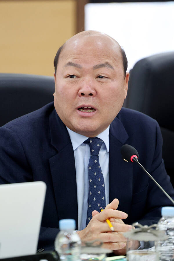 나상길 인천시의원(무소속·부평4)이 부평·청천농장이 재생사업지구로 지정받아야 하는 이유 등을 설명하고 있다. 인천시의회 제공