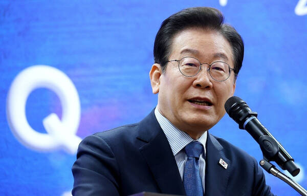 더불어민주당 이재명 대표가 7일 서울 여의도 국회 의원회관에서 열린 정책소통플랫폼 '모두의질문Q' 출범식에서 격려사를 하고 있다. 연합뉴스