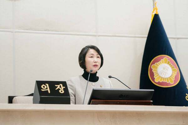 10일 오전 용인시의회 본회의장에서 열린 제290회 임시회 개회식에서 유진선 의장이 개회사를 발언하고 있다. 용인특례시의회 제공