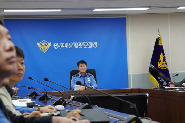 오상권 중부해경청 청장이 화상회의를 하고 있다. 중부지방해양경찰청 제공