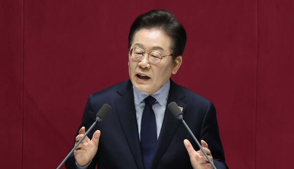 더불어민주당 이재명 대표가 10일 국회 본회의에서 교섭단체 대표 연설을 하고 있다. 연합뉴스