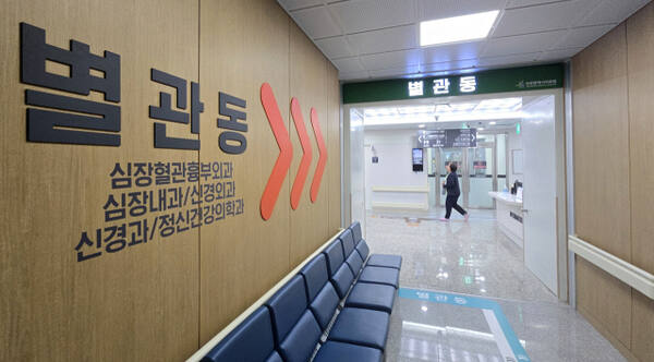 인천의료원이 지난해 12월부터 운영을 시작한 심뇌혈관센터가 아직까지 전문의를 구하지 못해 진료실 입구가 적막하기만 하다. 조병석기자