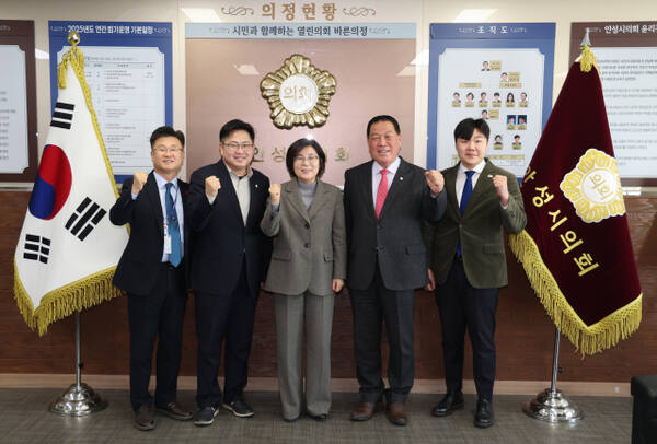 안성시와 안성시의회가 정례회 간담회를 통해 도시공사 설립 추진 등에 대해 논의했다. 안성시의회 제공