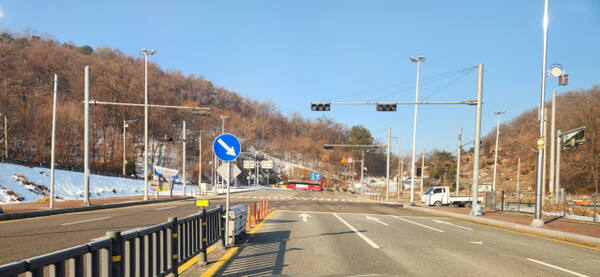 오산 세교1지구와 지곶동 사이 석산에 터널을 뚫어 연결하는 도시계획도로가 2027년 개통될 예정이다. 사진은 석산 일원 전경. 강경구기자