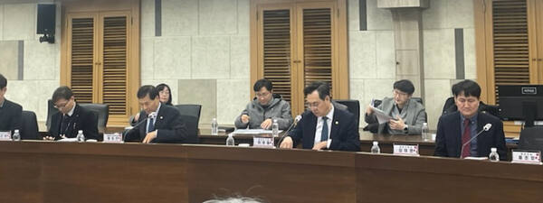 인천시는 20일 시청 영상회의실에서 하병필 행정부시장과 황효진 글로벌도시정무부시장 공동 주재로 ‘글로벌 톱텐(TOP 10) 시티, 인천’ 실현을 위한 2026년도 국비 확보 보고회를 했다. 시 제공