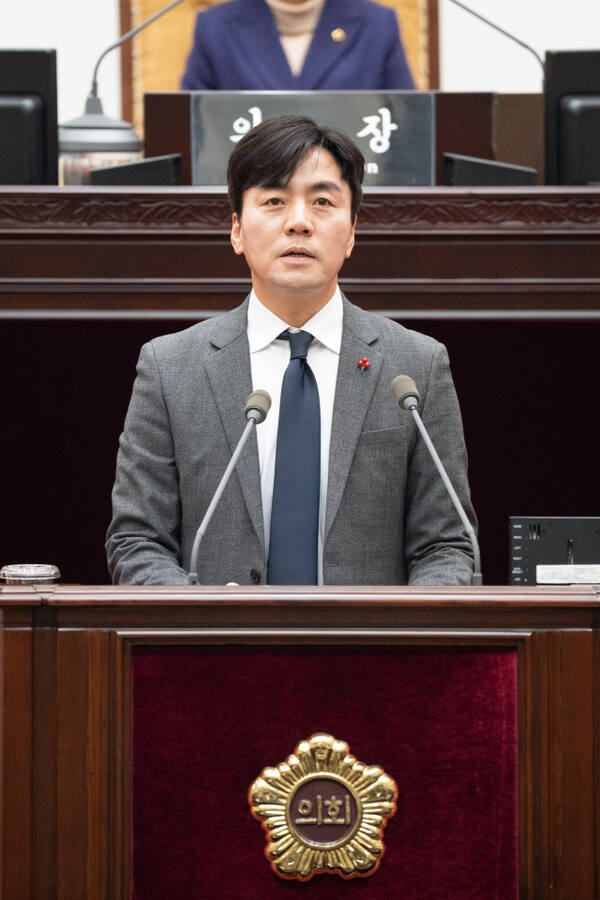 이강구 인천시의원(국민의힘·연수5)은 최근 열린 인천시의회 임시회 본회의에서 5분 발언을 통해 “인천시가 세계적인 도시로 성장하기 위해서는 경관 정책을 개선해야 한다”고 강조했다. 시의회 제공