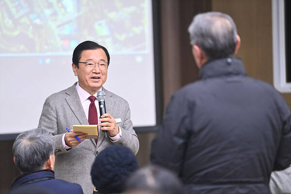 이현재 하남시장이 2025년 주민과의 대화를 나누고 있다. 하남시 제공