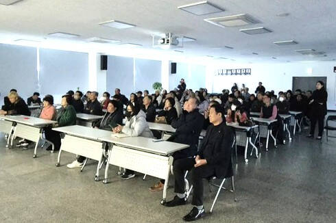 여주시 현암1지구 도시개발사업 주민설명회를 오학동 행정복지센터에서 진행하고 있다. 여주시 제공