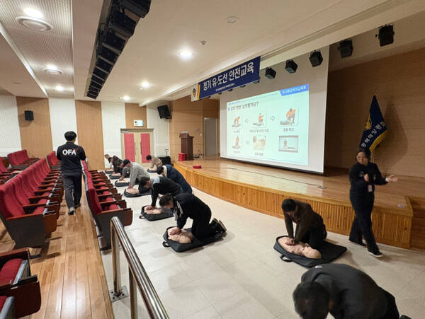 5일 평택해양경찰서 5층 대강당에서 유·도선 사업자 및 종사자를 대상으로 응급처지교육을 실시하고 있다. 평택해양경찰서 제공