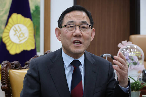 국민의힘 헌법개정특별위원회(개헌특위) 위원장을 맡은 주호영 국회 부의장이 서울 여의도 집무실에서 첫 회의 내용에 대해 설명하고 있다. 연합뉴스