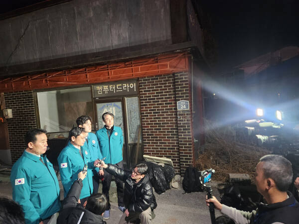 오후석 행정2부지사가 6일 포천시 군 훈련중 폭탄 오발사고 관련해 브리핑을 하고 있다. 경기도 제공