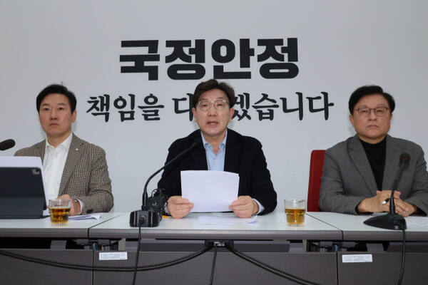 국민의힘 권성동 원내대표가 9일 서울 여의도 국회에서 현안 관련 기자간담회를 하고 있다. 연합뉴스
