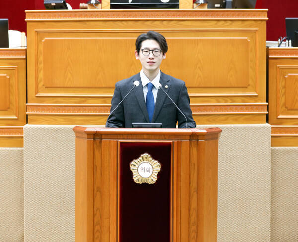 안양시의회 더불어민주당 이동훈 의원이 13일 5분 발언을 하고 있다. 안양시의회 제공.