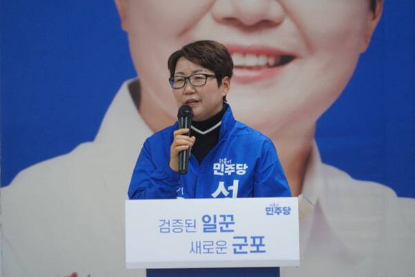 경기도의원 군포시 4선거구 더불어민주당 성복임 후보가 선거사무소 개소식에서 출마의 변을 밝히고 있다. 선거사무소 제공