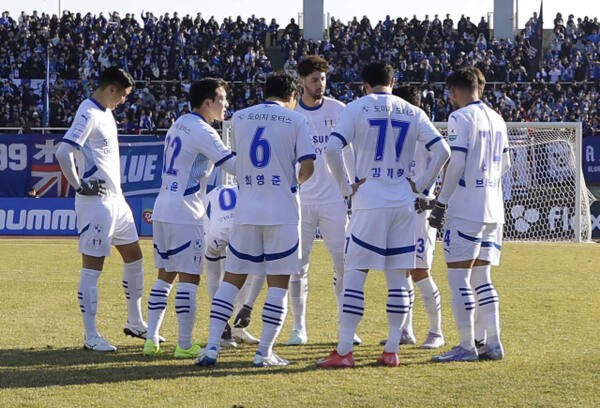 프로축구 K리그2에서 11위에 머물러 있는 수원 삼성이 최근 3경기 연속 무승을 극복하기 위해서는 단조로운 공격 패턴에서 벗어나 공격의 다양성 찾기가 절실하다.수원 삼성 제공