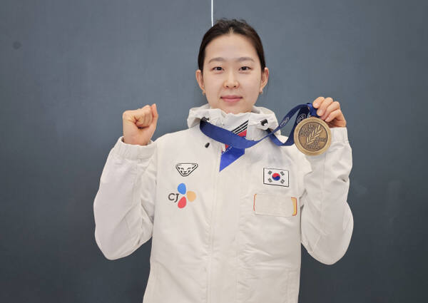 2회 연속 세계선수권 메달을 안고 귀국한‘스피드스케이팅 여왕’ 김민선(의정부시청).연합뉴스