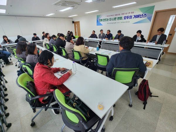 18일 전국교직원노동조합 인천지부에서 열린 ‘모두의 거버넌스 협동조합(이사장 지영일)’ 창립기념 1차 포럼에서 오수길 고려사이버대학교 교수가 발언하고 있다. 이병기기자