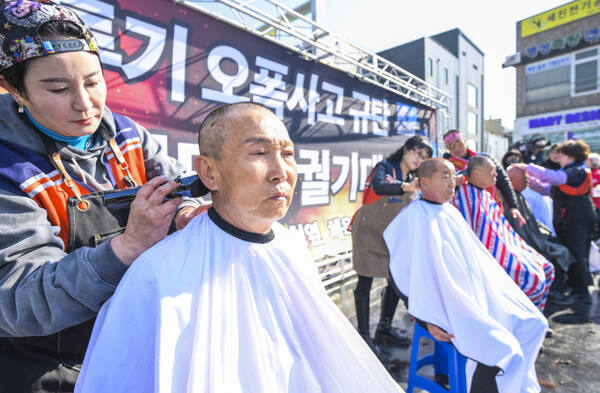 전투기 오폭사고 관련 구호 외치는 포천시민들 [포토뉴스]