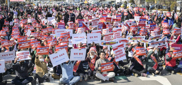 전투기 오폭사고 관련 구호 외치는 포천시민들 [포토뉴스]
