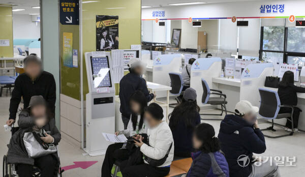 실업급여 올린 뒤, 비정규직 근로자 24만명 증가 [포토뉴스]