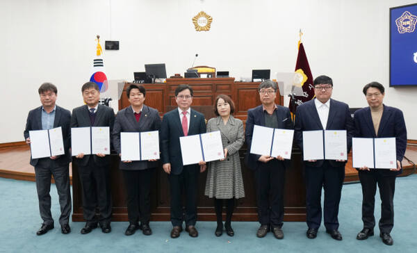 하남시의회는 제338회 임시회 제1차 본회의를 통해 ‘2024회계연도 결산검사위원’ 위촉식 갖고 본격적 활동에 나선다. 하남시의회 제공