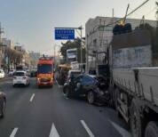 20일 오전 인천 남동구 한 도로에서 차량 4대가 연쇄 추돌하는 사고가 났다. 사진은 현장 모습. 인천소방본부 제공
