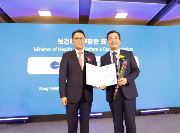 차병원이 보건복지부 장관 표창을 수상한 후 기념촬영을 하고 있다. 차병원 제공