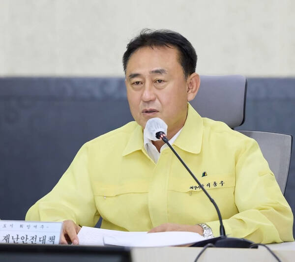 이충우 여주시장이 최근 발생한 산불 관련 시민들에게 산불 조심을 강조햐고 있다. 여주시 제공