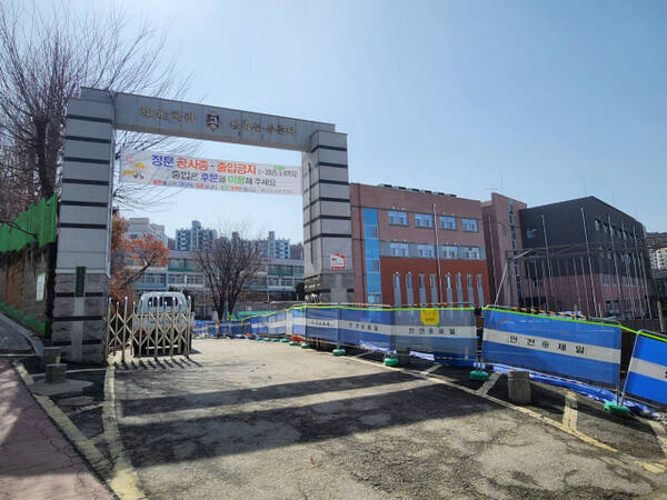부천고교 입구 전경. 김종구기자