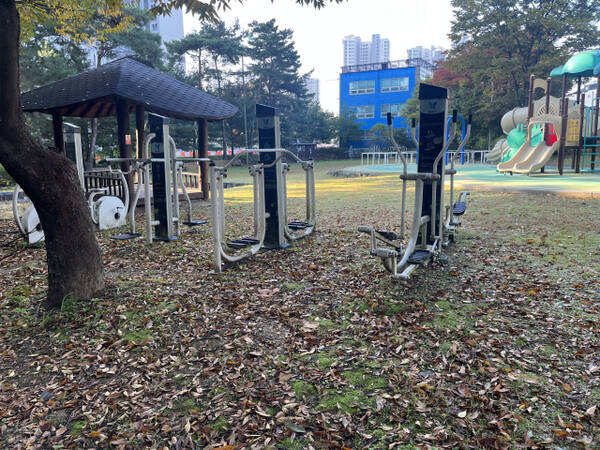 과천시 갈현동에 위치한 찬우물 어린이공원. 과천시 제공