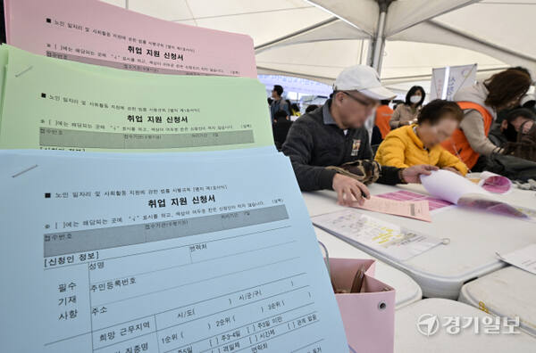 수원시, 고령화 사회를 대비해 노인일자리 채용한마당 [포토뉴스]