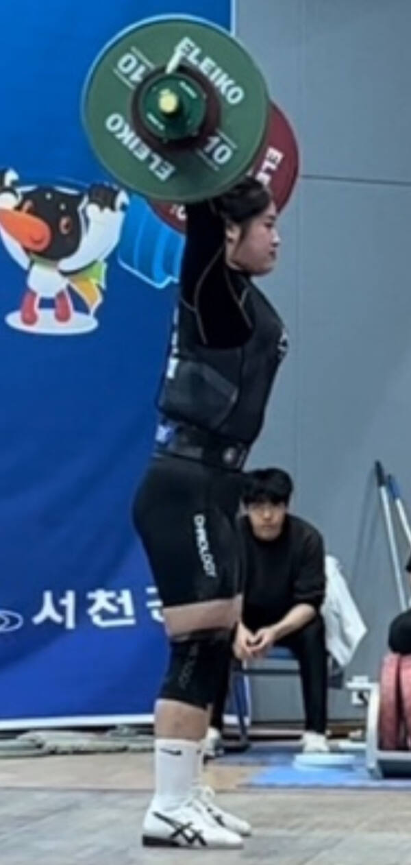 제16회 전국여자주니어역도선수권대회 여자 87㎏급 3관왕 허민지.수원시청 제공