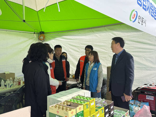 경기도자원봉사센터가 산불 피해지역 이재민을 위해 물품을 지원하고 있다. 센터 제공