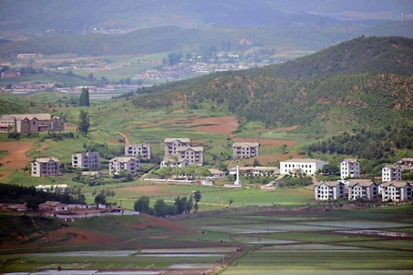 애기봉에서 바라본 북한 선전마을. 양형찬기자