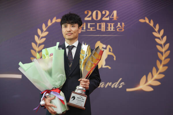 문세영 기수가 지난해 대표상을 받는 모습. 한국마사회 제공