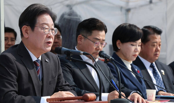 더불어민주당 이재명 대표가 2일 종로구 광화문 천막당사에서 열린 최고위원회의에서 발언하고 있다. 연합뉴스